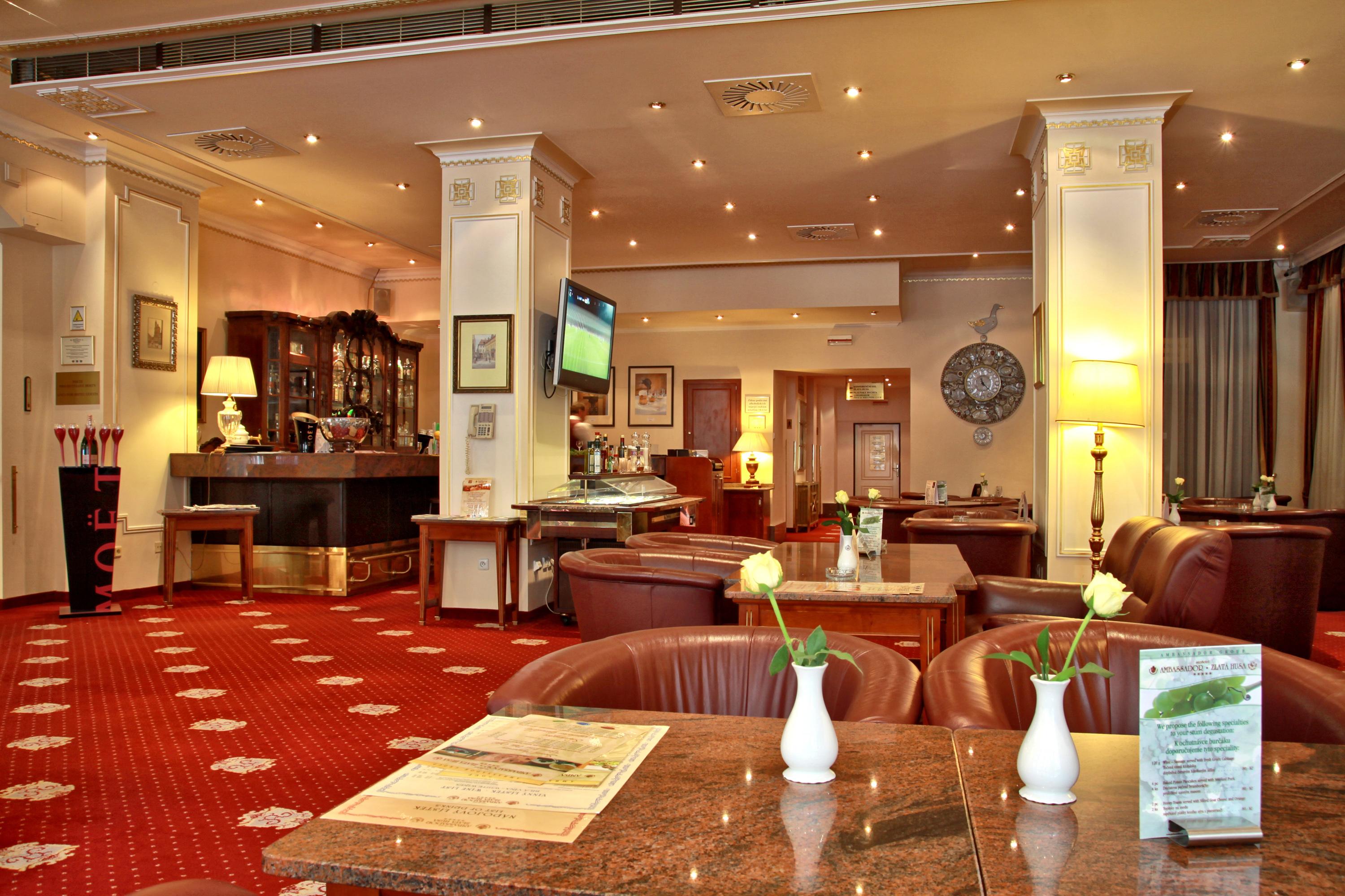 Ambassador Zlata Husa Prague Luaran gambar The lobby of the hotel