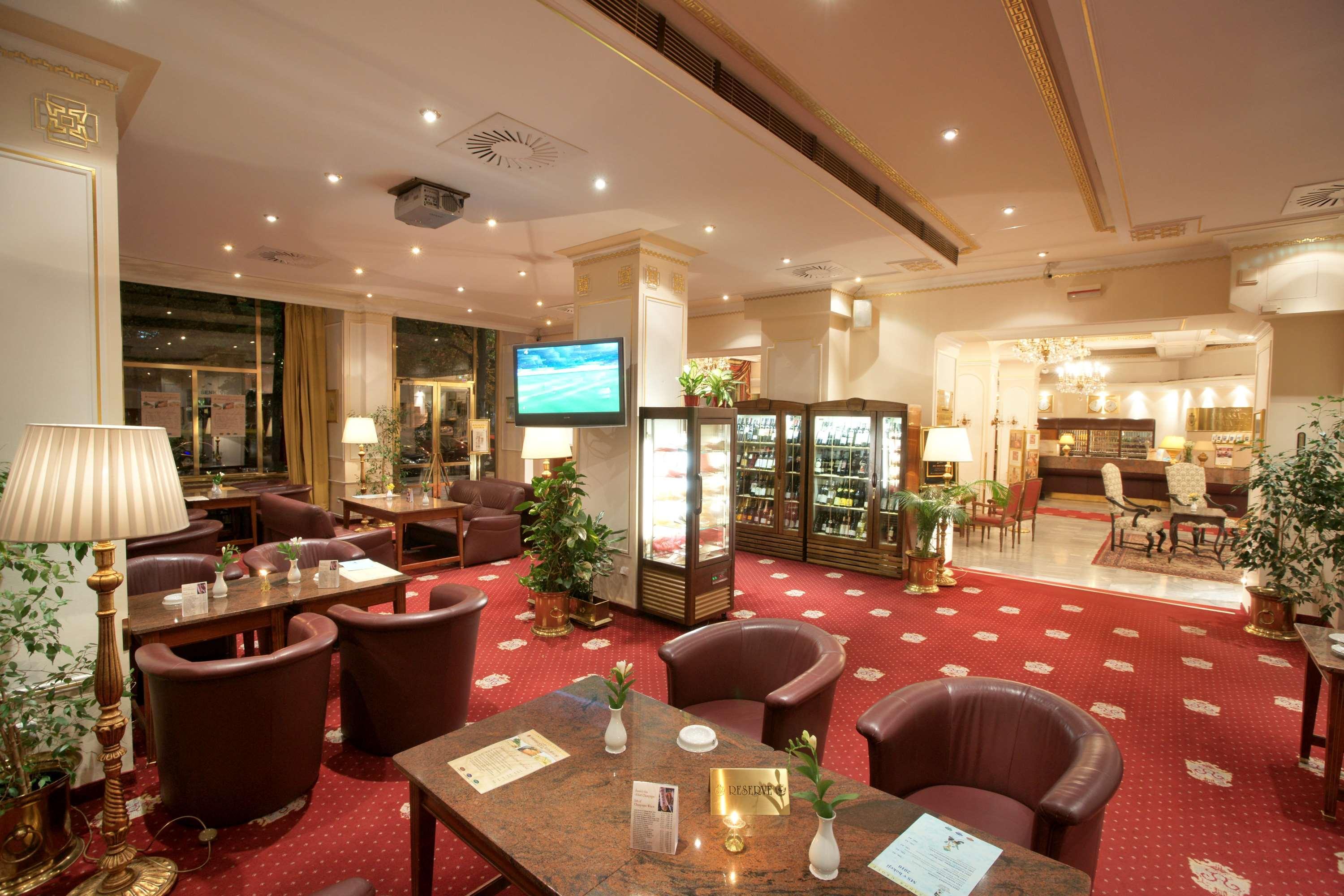 Ambassador Zlata Husa Prague Luaran gambar The lobby of the hotel