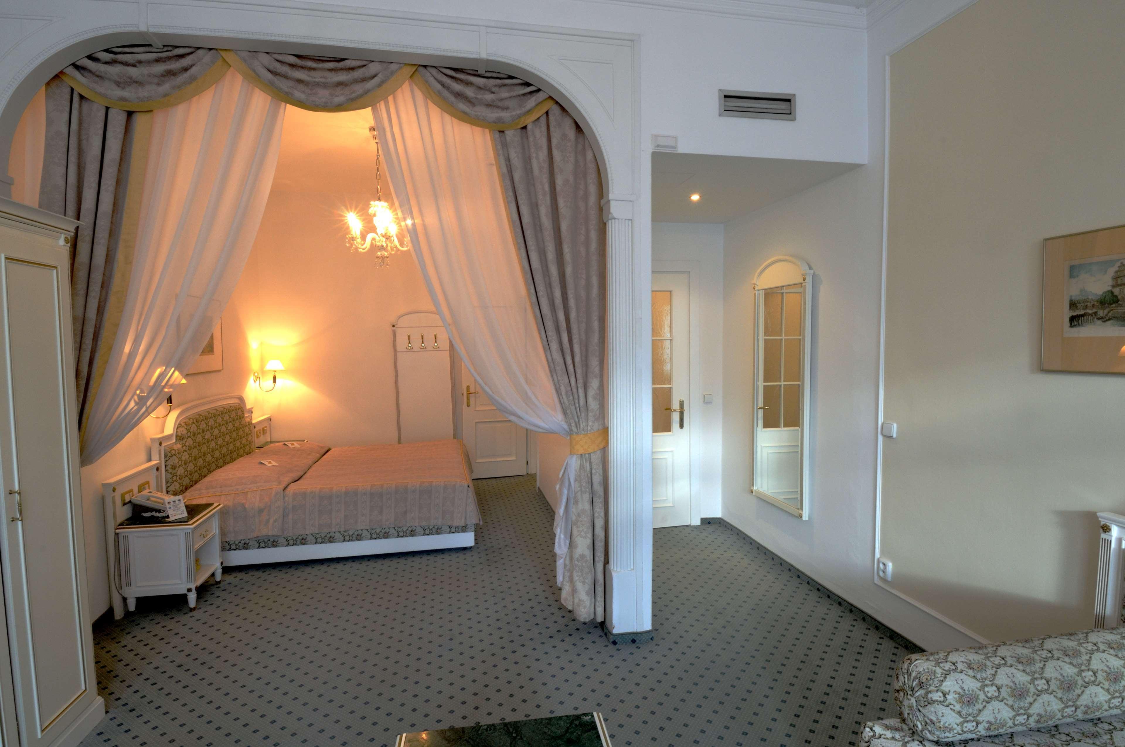 Ambassador Zlata Husa Prague Luaran gambar A room at the hotel