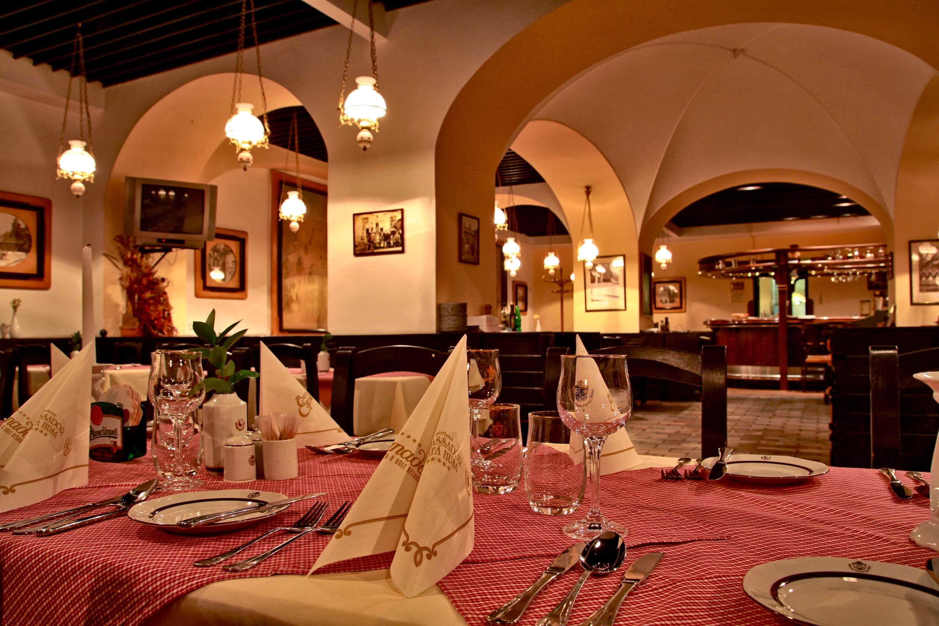 Ambassador Zlata Husa Prague Luaran gambar Restaurant interior