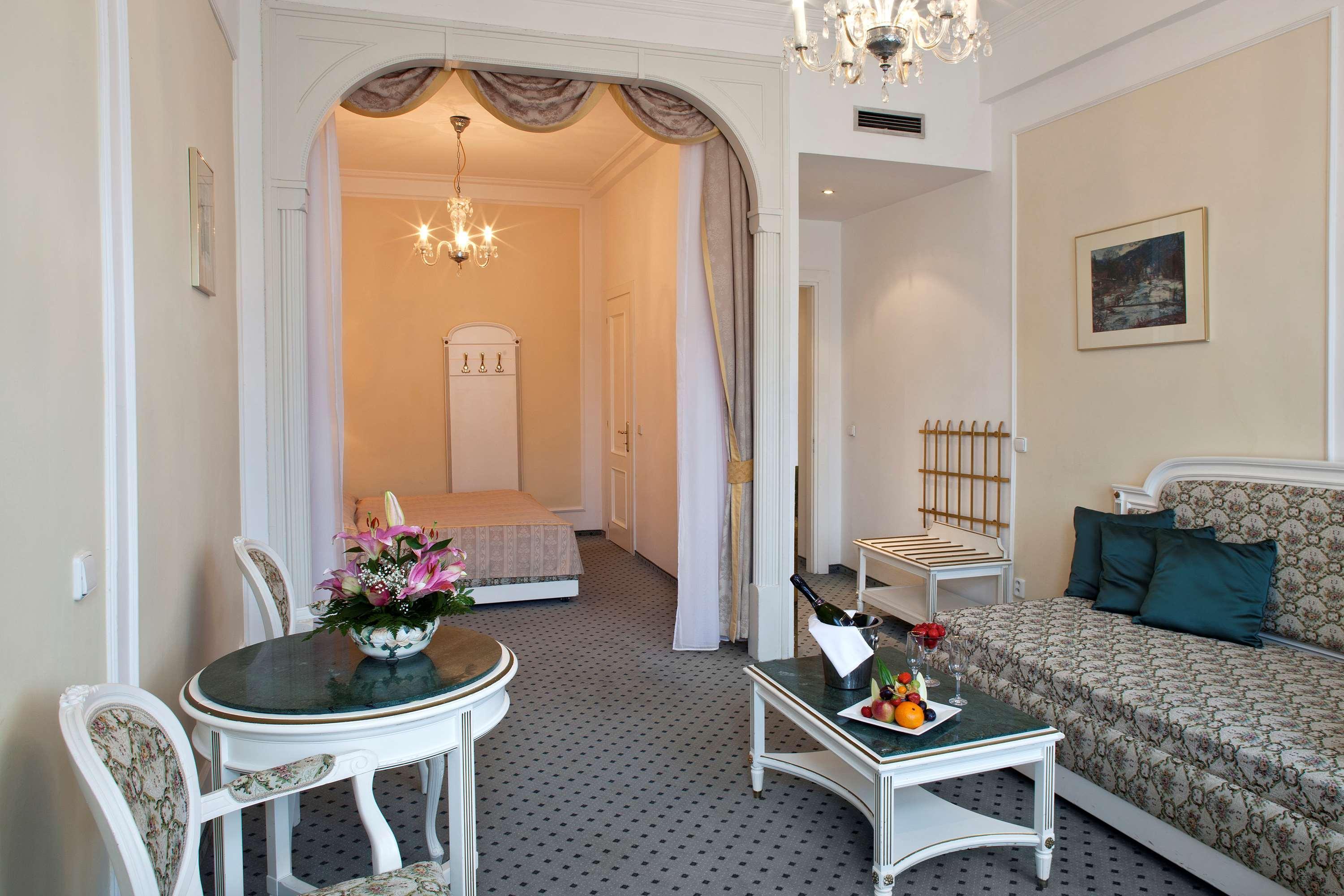 Ambassador Zlata Husa Prague Luaran gambar A suite at the Grand Hotel