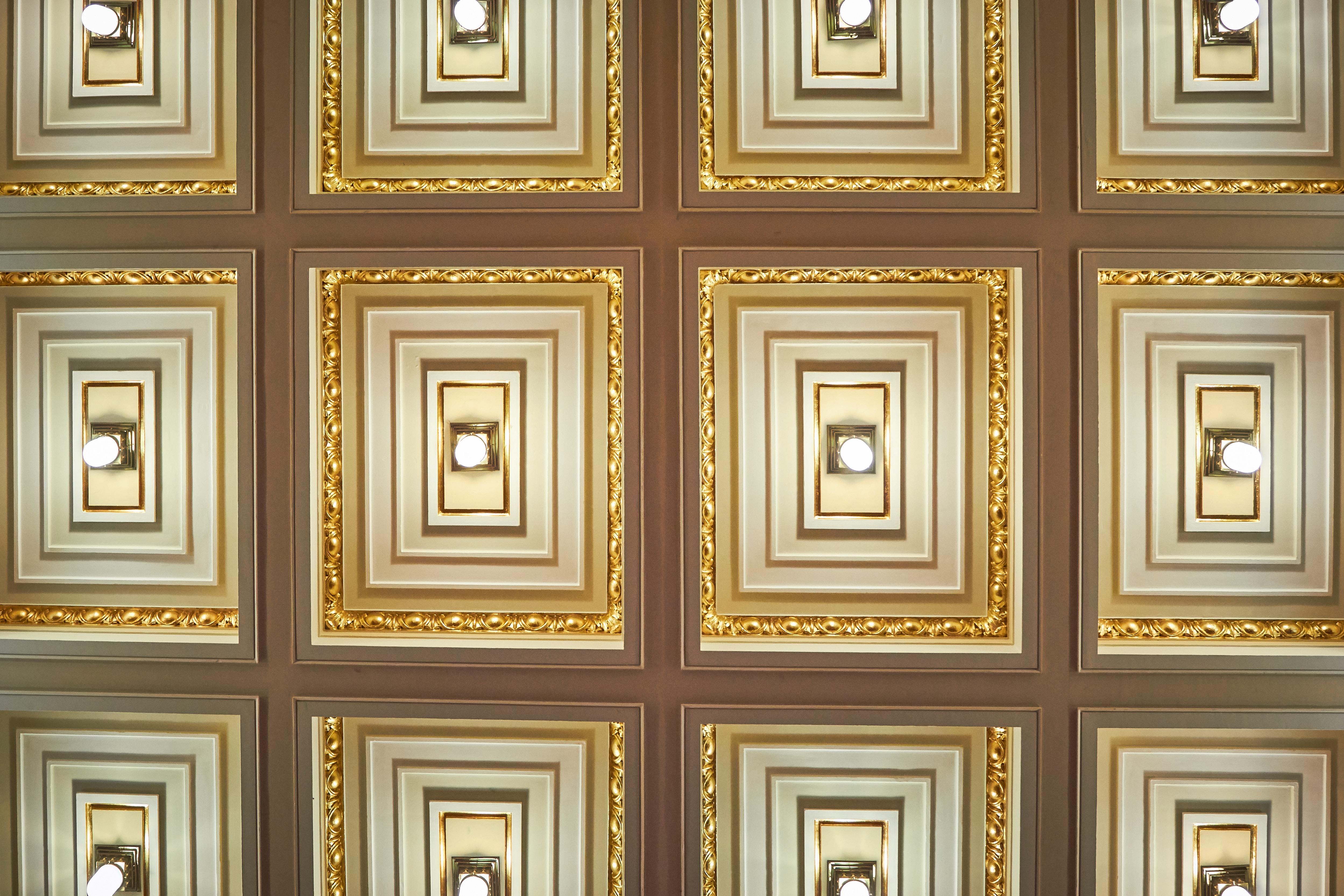 Ambassador Zlata Husa Prague Luaran gambar Ceiling of the ballroom
