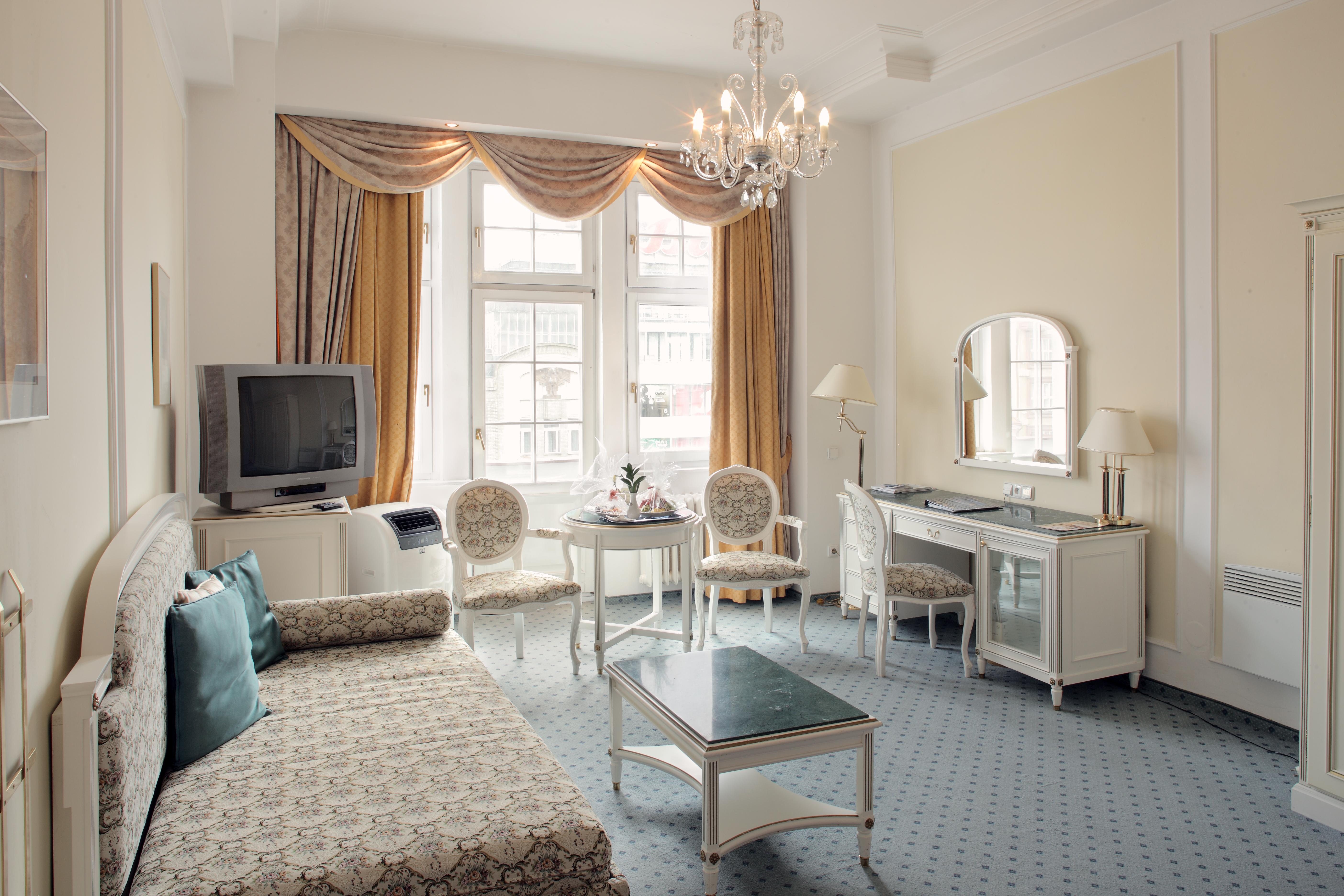 Ambassador Zlata Husa Prague Luaran gambar A suite at the hotel