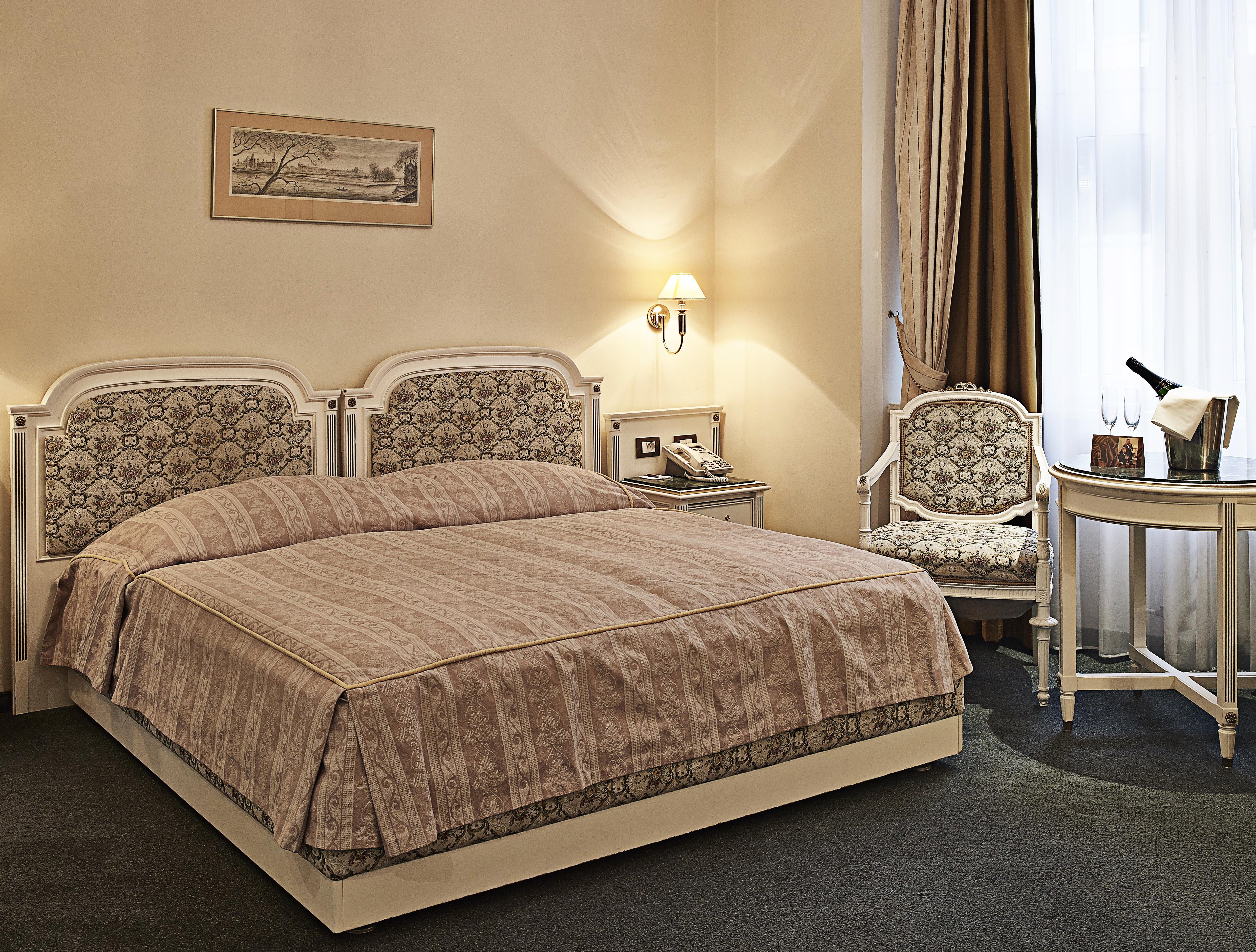 Ambassador Zlata Husa Prague Luaran gambar A bedroom in the hotel