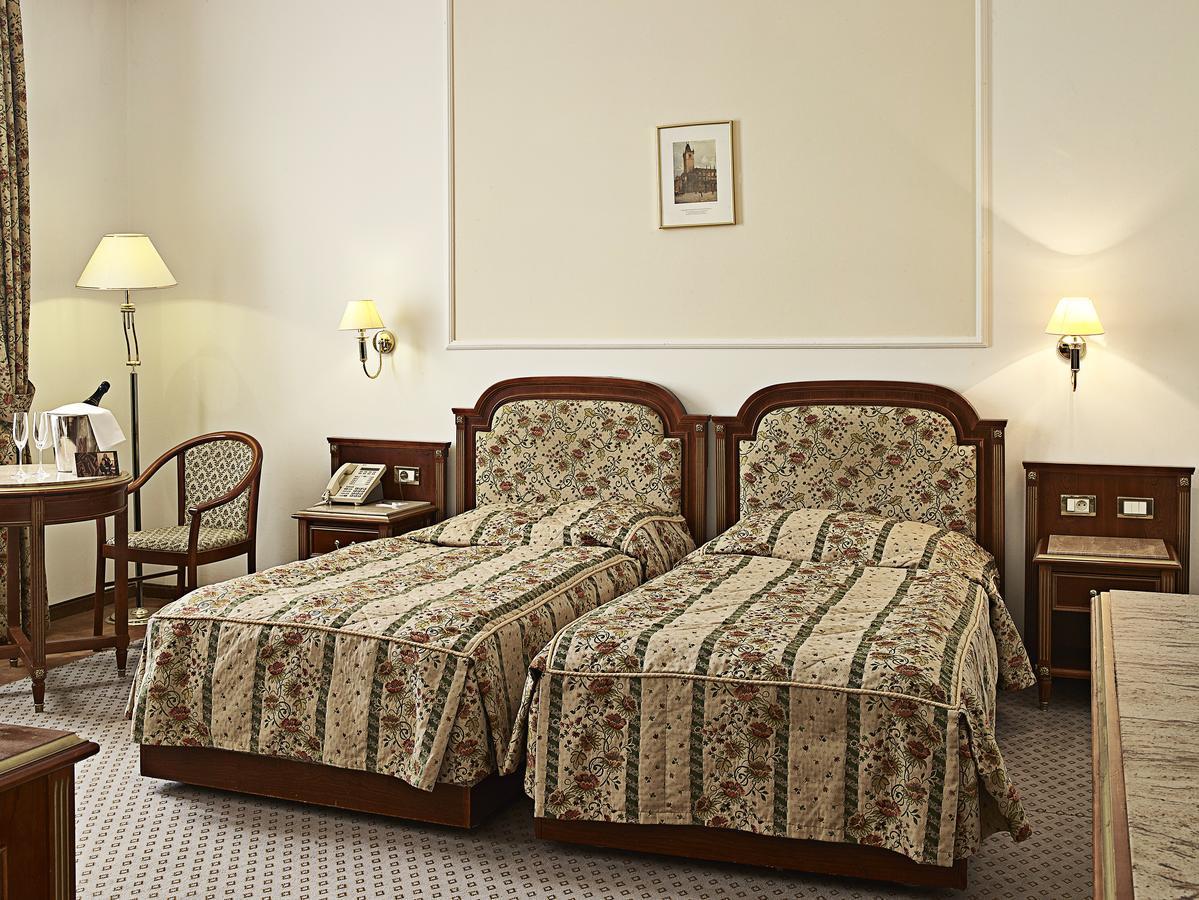 Ambassador Zlata Husa Prague Luaran gambar A room at the hotel