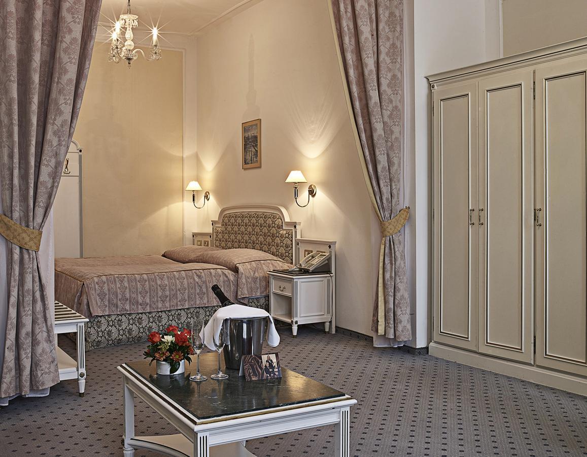 Ambassador Zlata Husa Prague Luaran gambar A room at the hotel