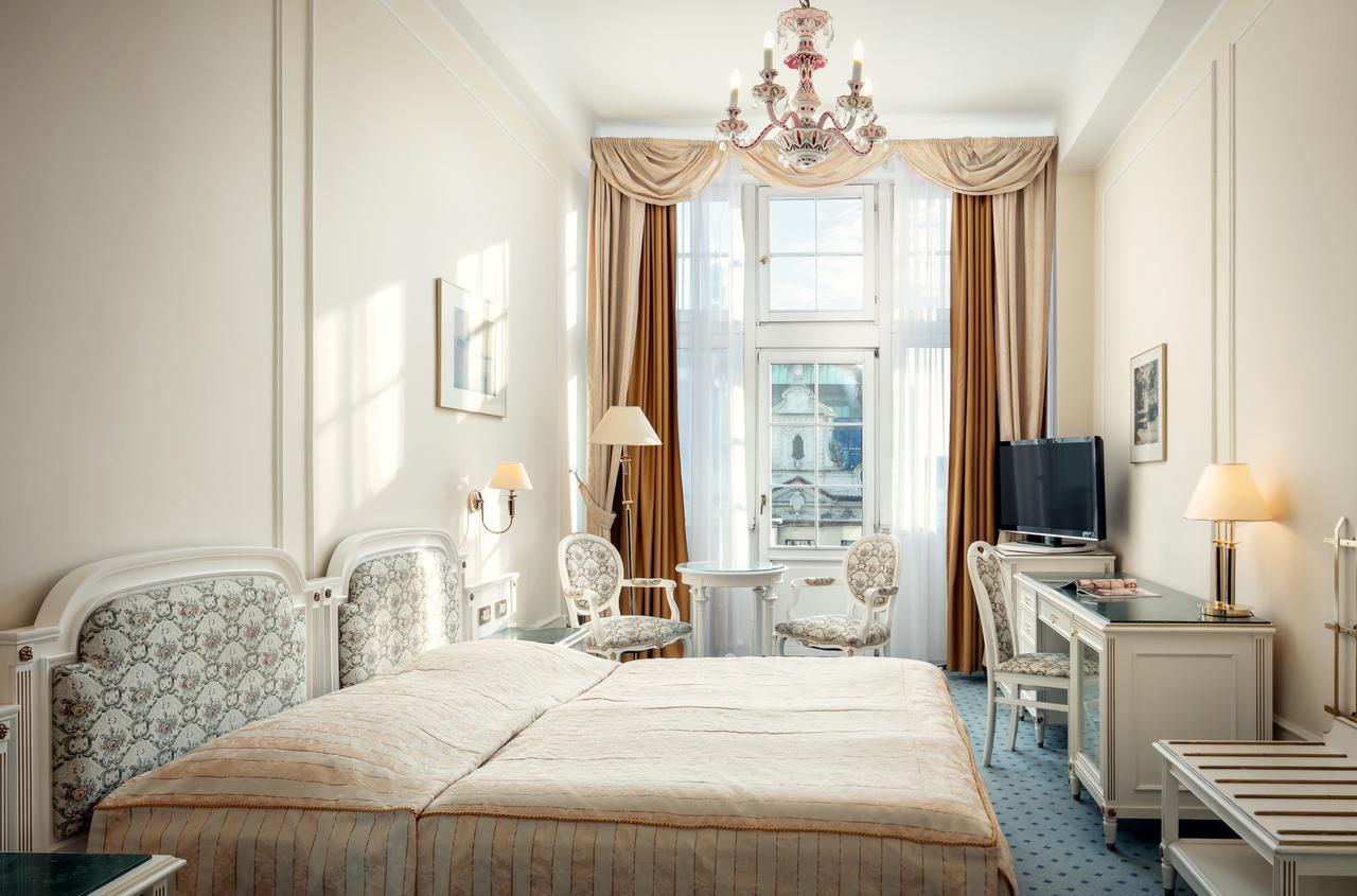 Ambassador Zlata Husa Prague Luaran gambar A room at the hotel
