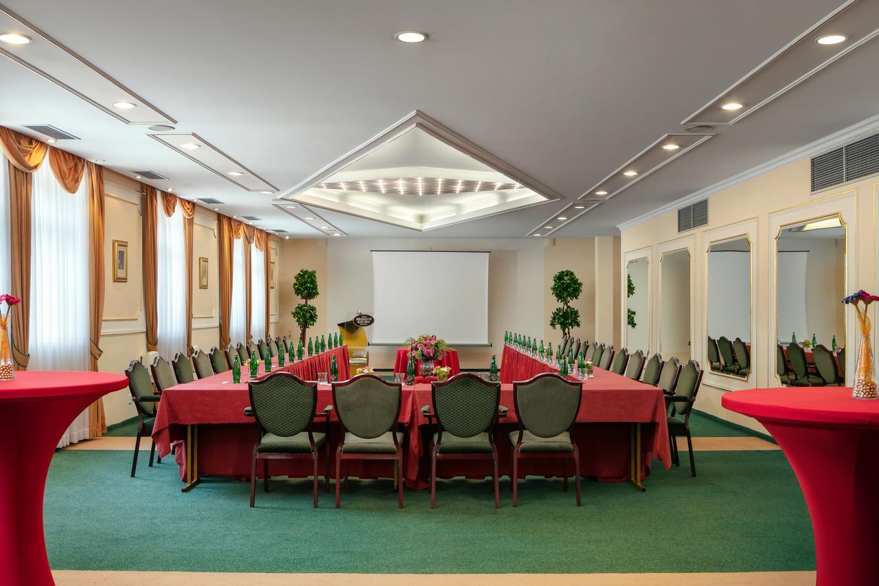 Ambassador Zlata Husa Prague Luaran gambar Conference room