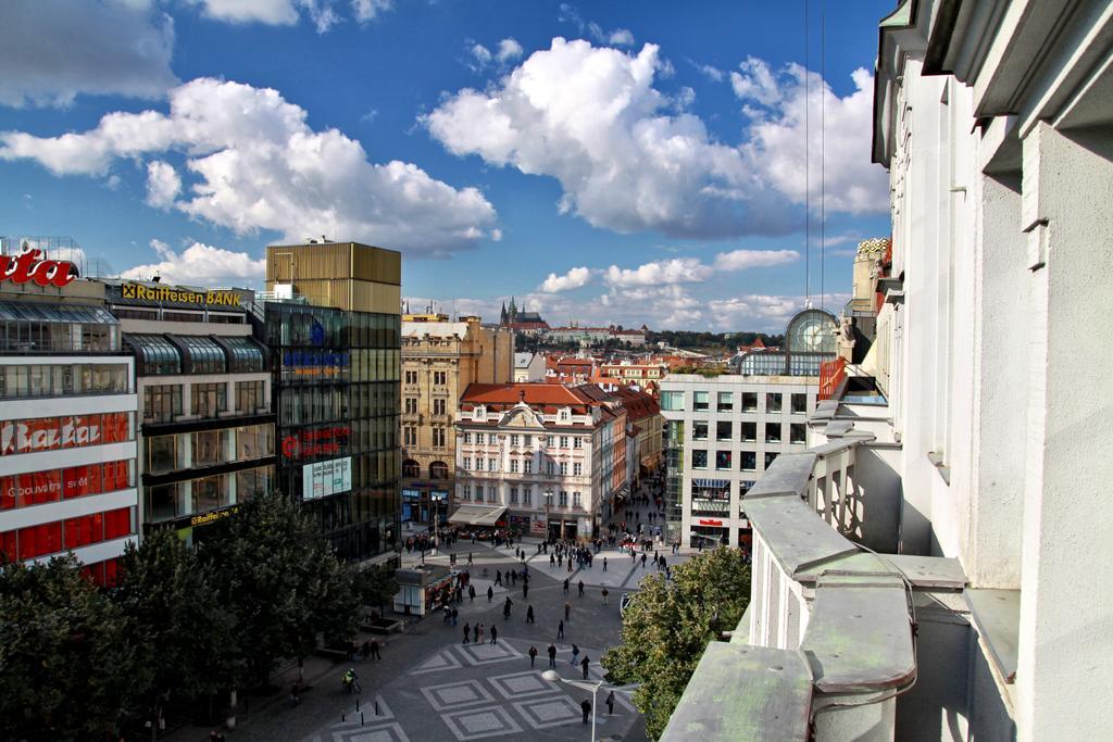 Ambassador Zlata Husa Prague Luaran gambar View of the Northern end of the square