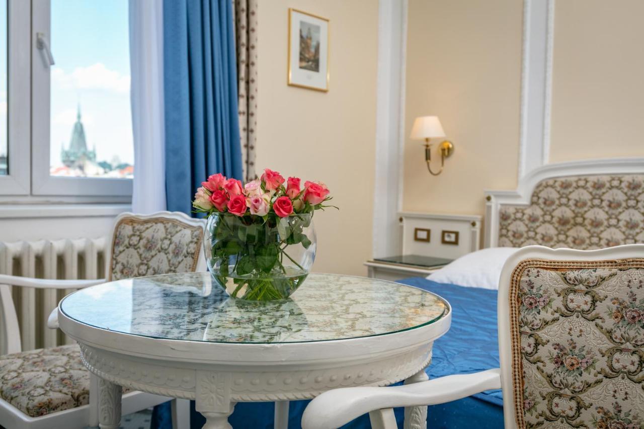 Ambassador Zlata Husa Prague Luaran gambar A room at the hotel